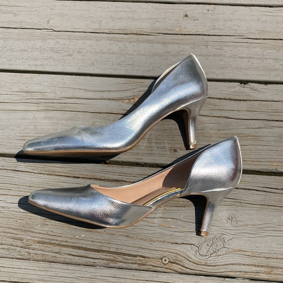 Kelly & Katie Satela Silver Metallic Crackle Pumps Women's Size 9M Kitten Heels - Picture 4 of 9